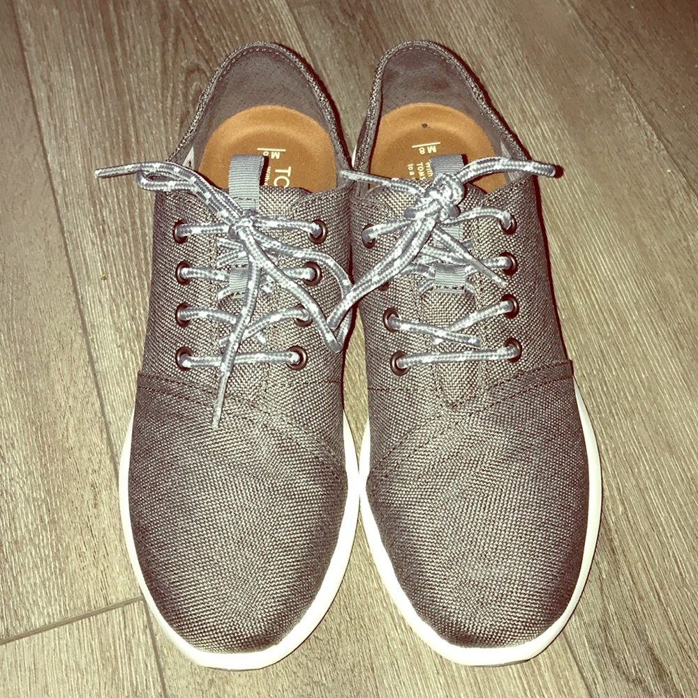 TOMS size 8 men’s sneakers. Worn once. EUC.